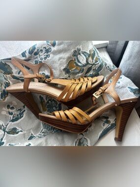 ⛵️Franco Sarto Tan Leather Platform Sandals